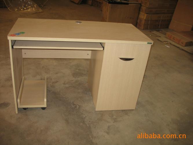 教学设备 办公桌   陕西林翔家具有限公司是一家集生产加工,经销批发